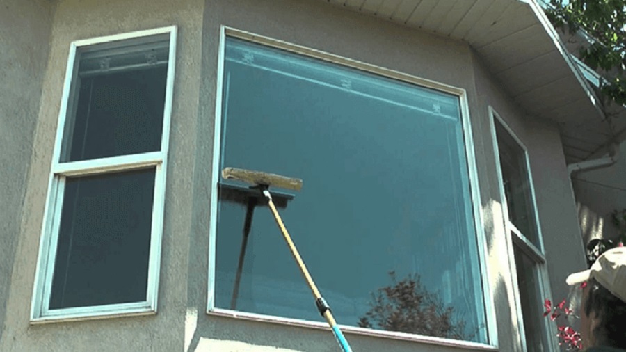 How to Clean Outside Windows You Can’t Reach?